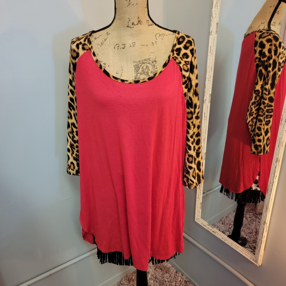 2X red w Leopard sleeve long top
